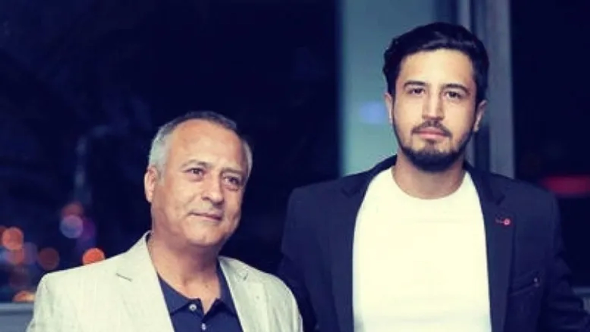 مهرداد صدیقیان به سوگ پدرش نشست