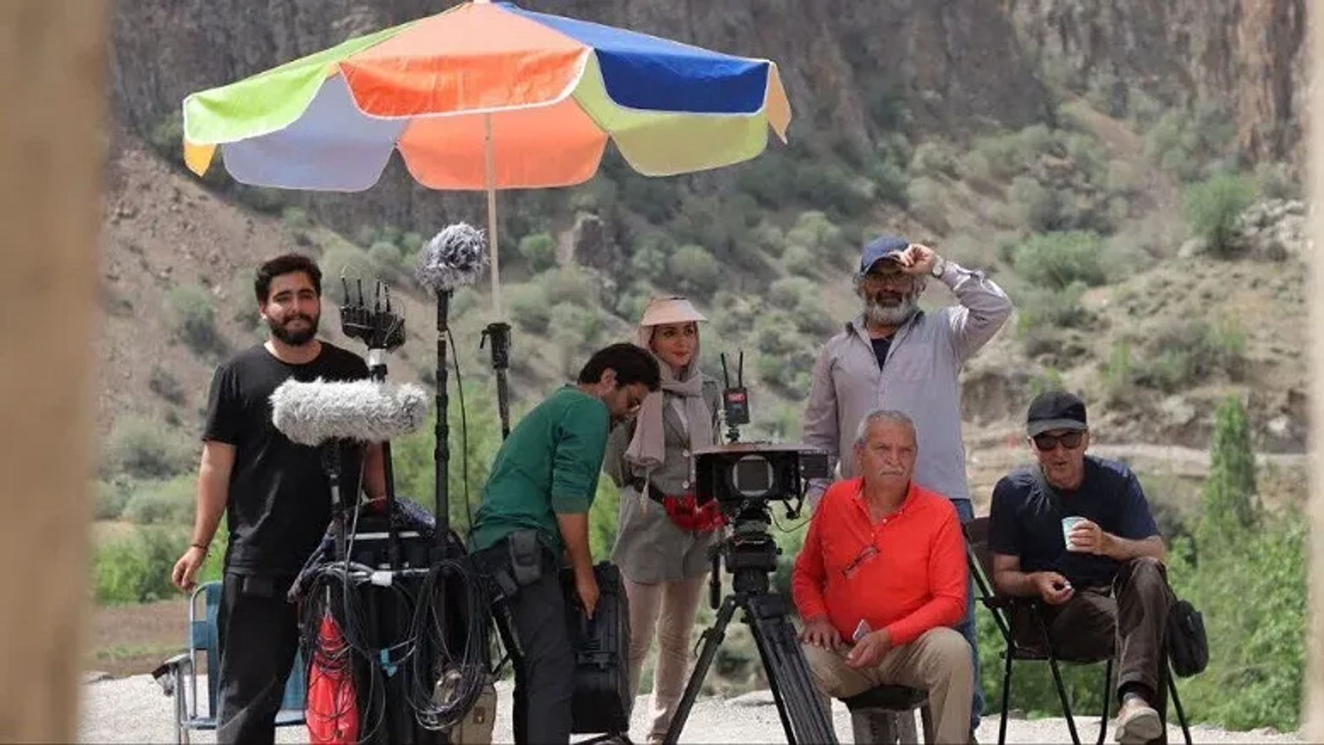 عذرخواهی کارگردان «او نمی‌خوابد» و دلایلش برای اصرار بر زبان آذری