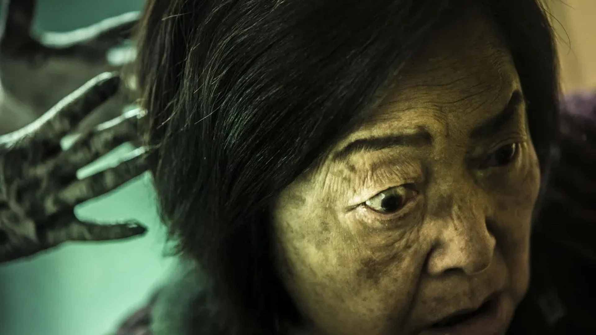 فیلم-به-دنبال-علامت-2015