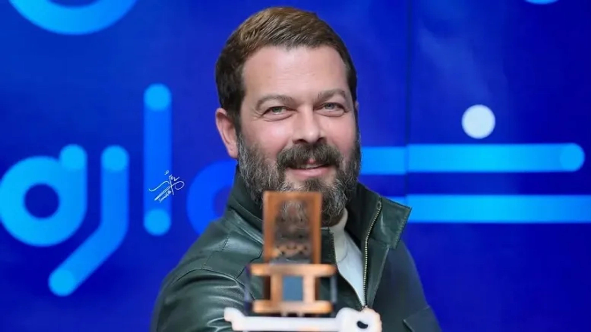 حاشیه‌های بازداشت بازیگران بالا گرفت؛ پژمان بازغی استعفا داد؟