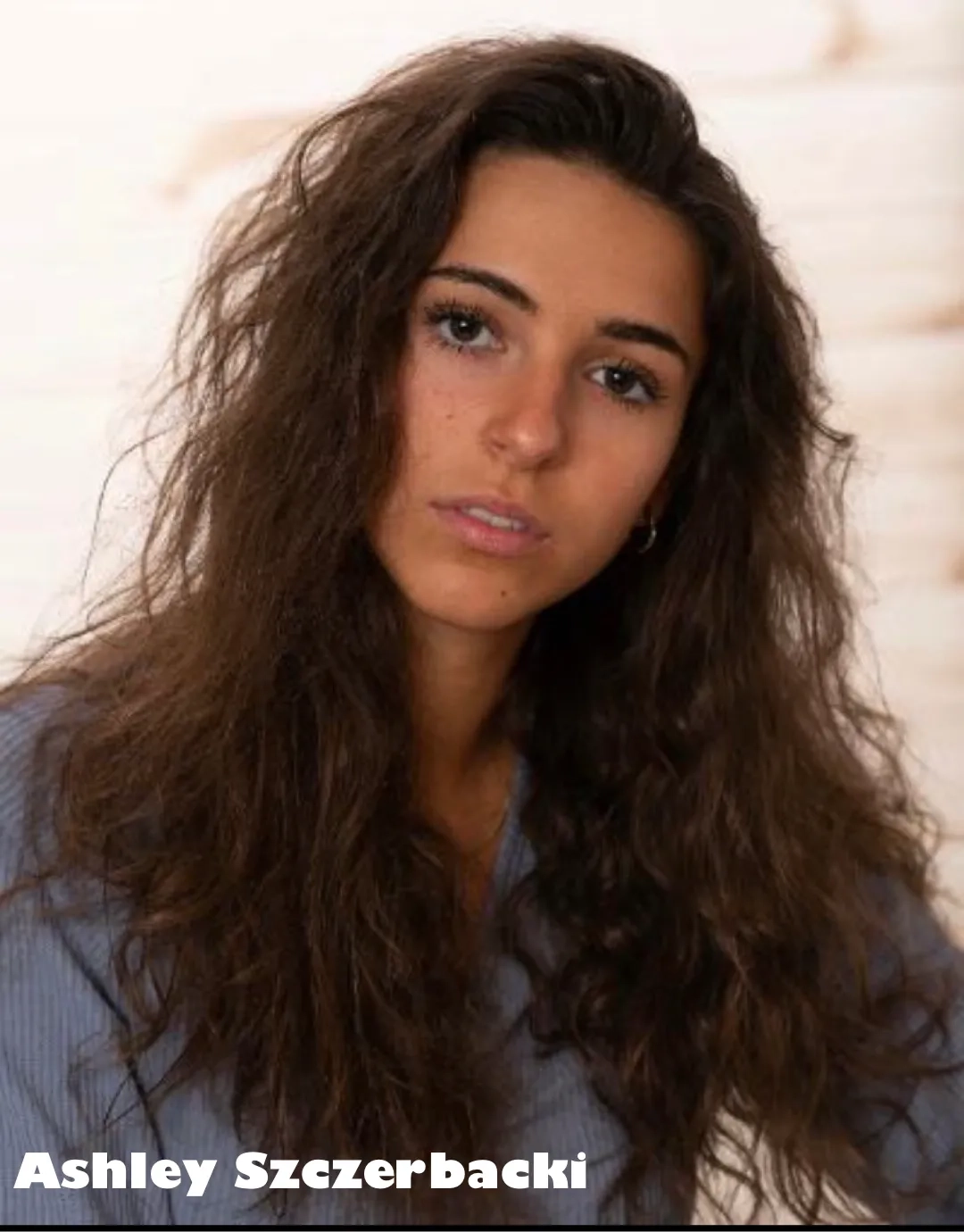 اشلی  شزربکی