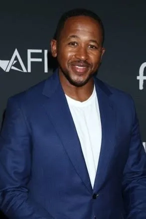 نیاشا هاتندی