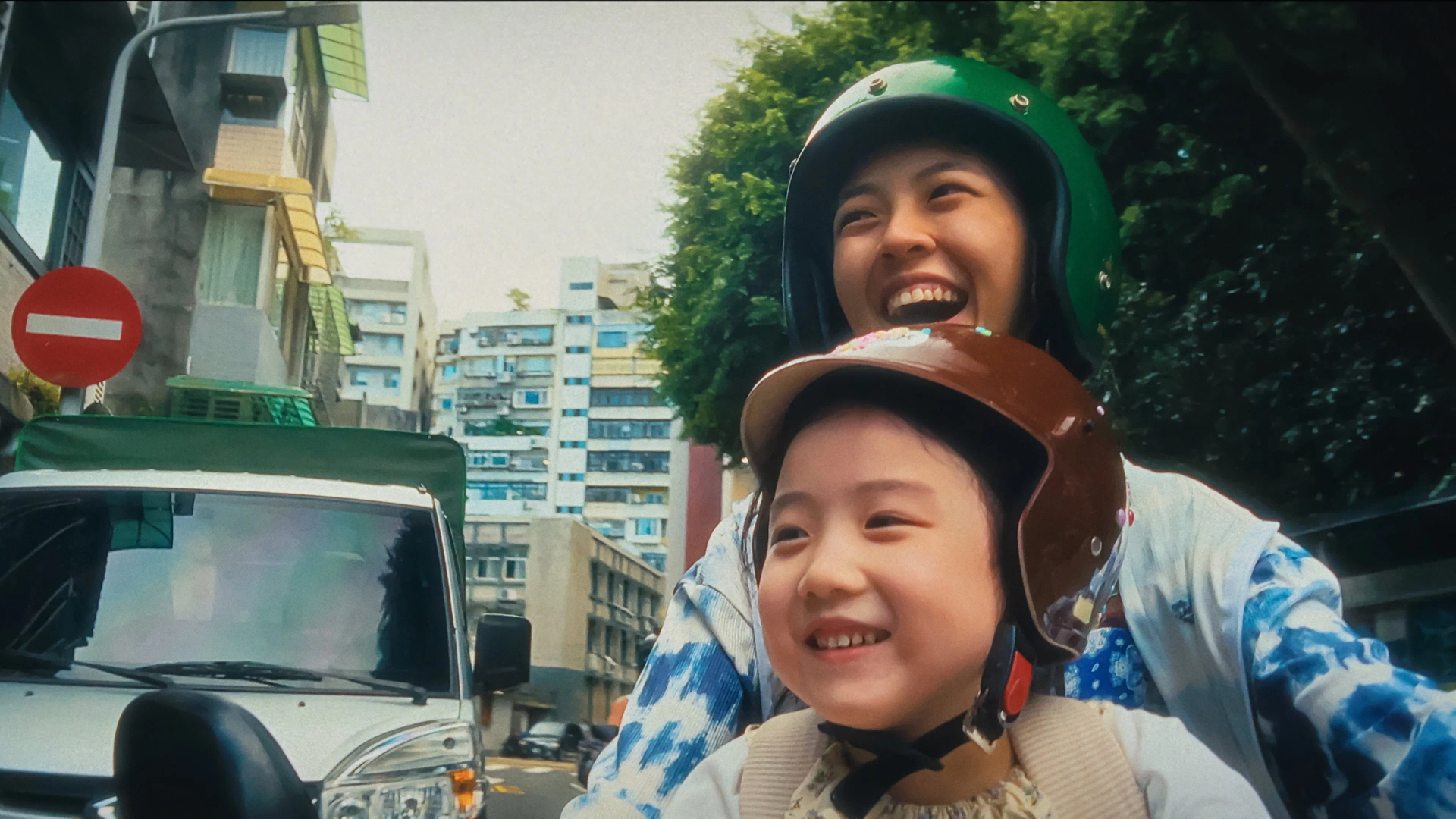 دختر چپ دست