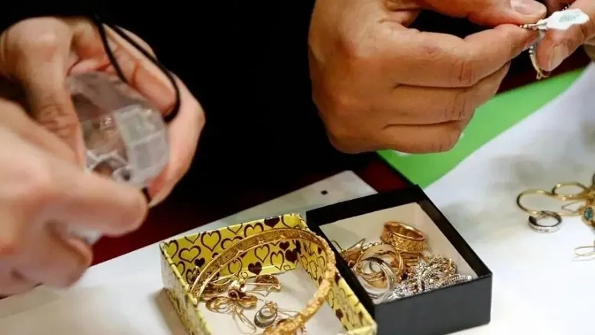 اتهام مشارکت در سرقت طلا؛ حاشیه تازه برای همسر یک کارگردان سرشناس