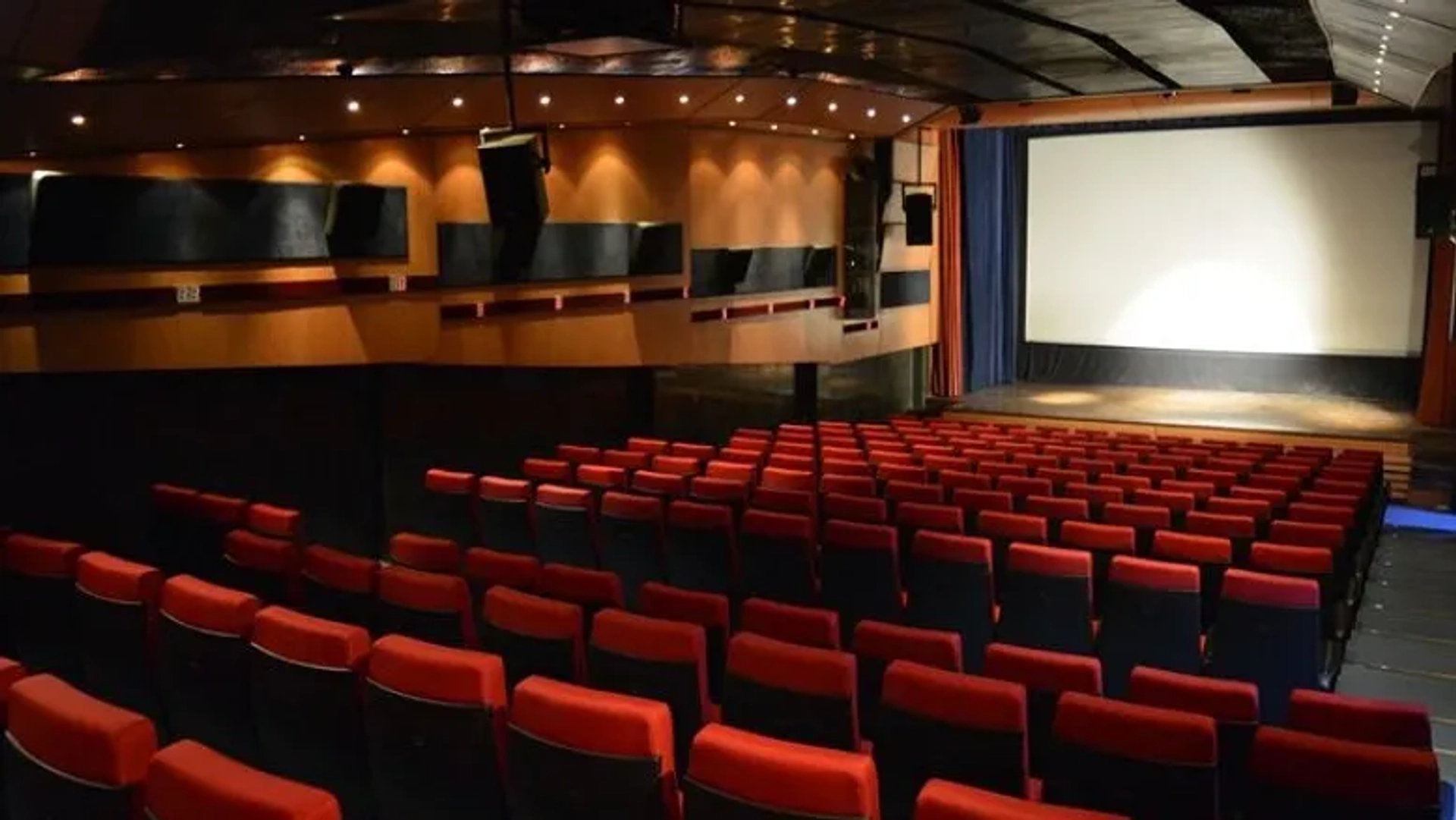 افت ۵۵ درصدی فروش سینماها در هفته گذشته به دلیل آلودگی هوا