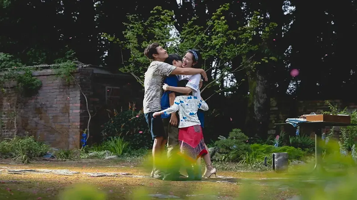 خانواده ابتدای فیلم در فیلم کره ای چاره ای نیست