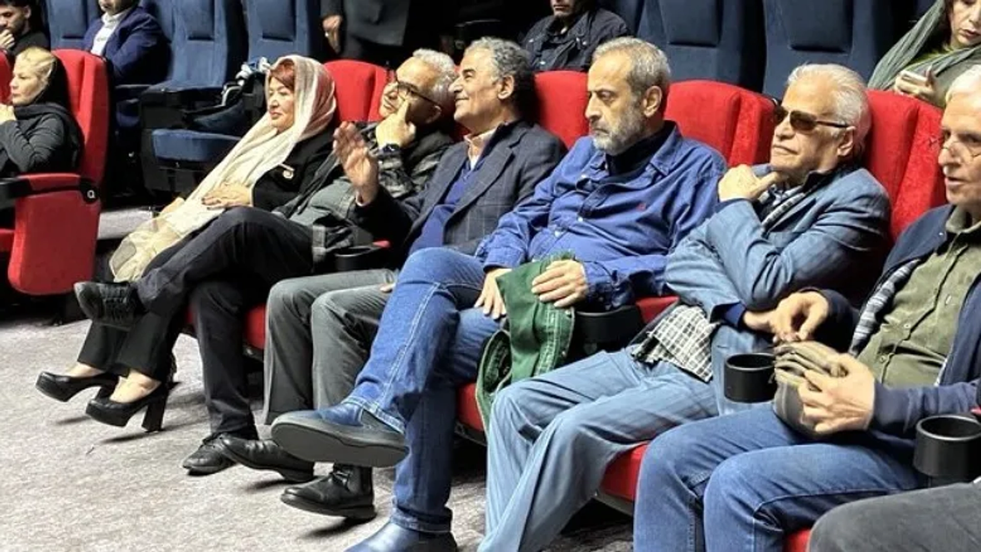 بزرگداشت عباس یاری در جشنواره «پنج»؛ از نشان درخت طلای کیارستمی تا خاطرات داودی از سه تفنگدار نقد سینما