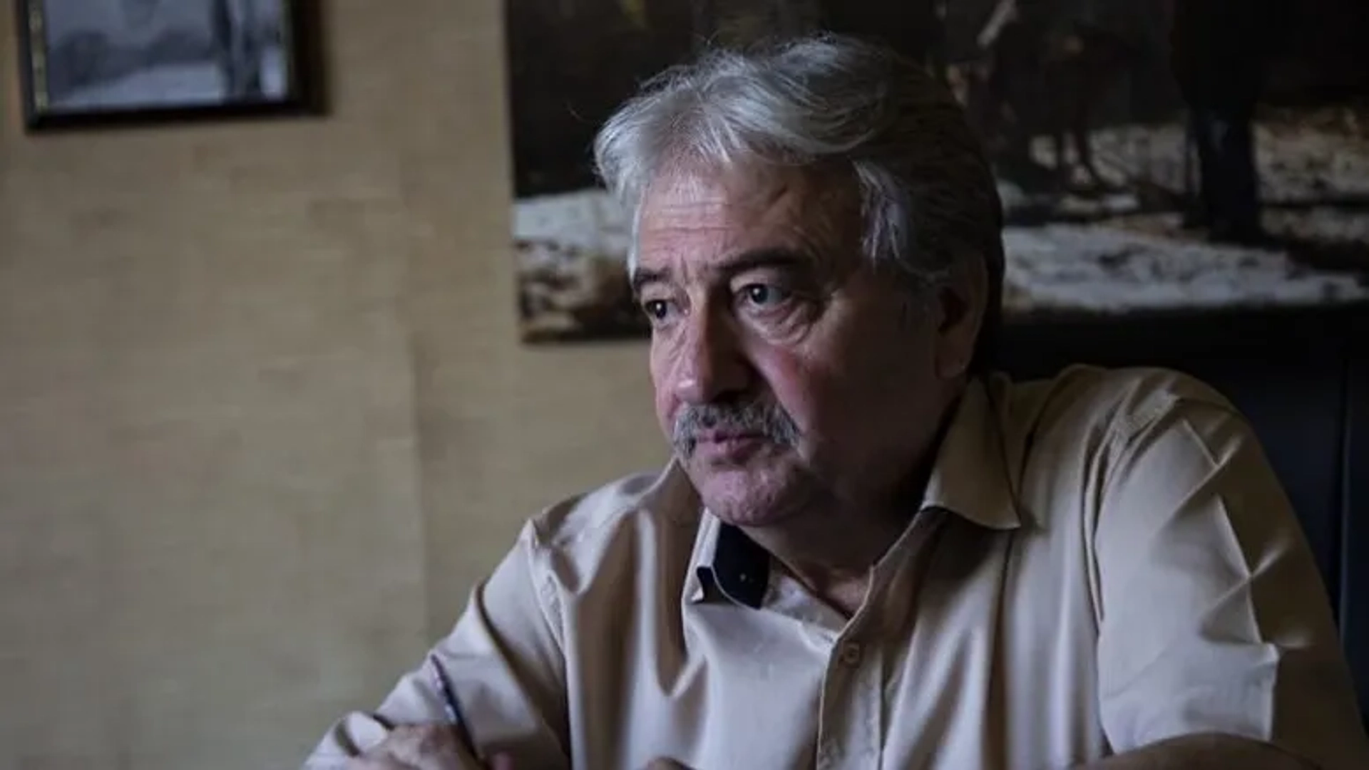 عبدالله علیخانی: تلویزیون دیگر توان رقابت ندارد / بازیگران ناچار به مهاجرت به پلتفرم‌ها شدند