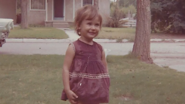 کودکی دمی مور