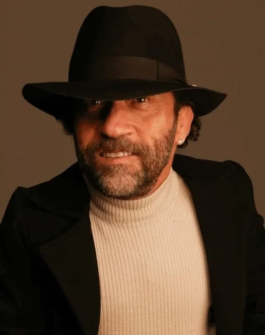 فیل فونداکارو