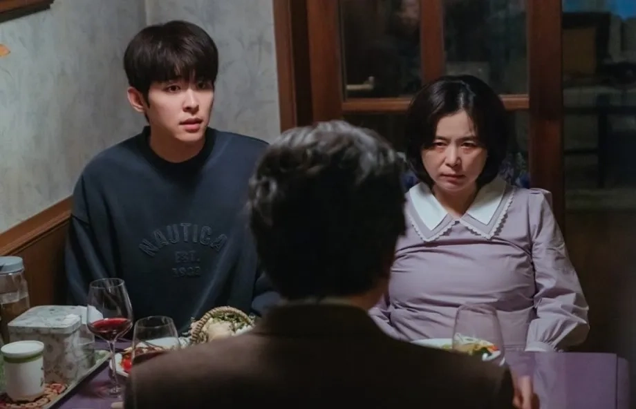 سریال کره ای دوستم داشته باش (Love Me 2025)