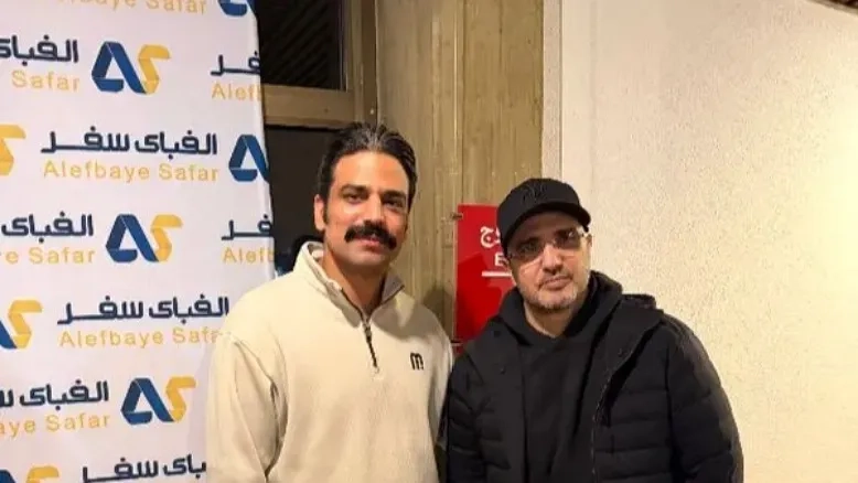 محمدرضا فروتن در پشت‌صحنه کنسرت‌نمایش «کافه عاشقی»