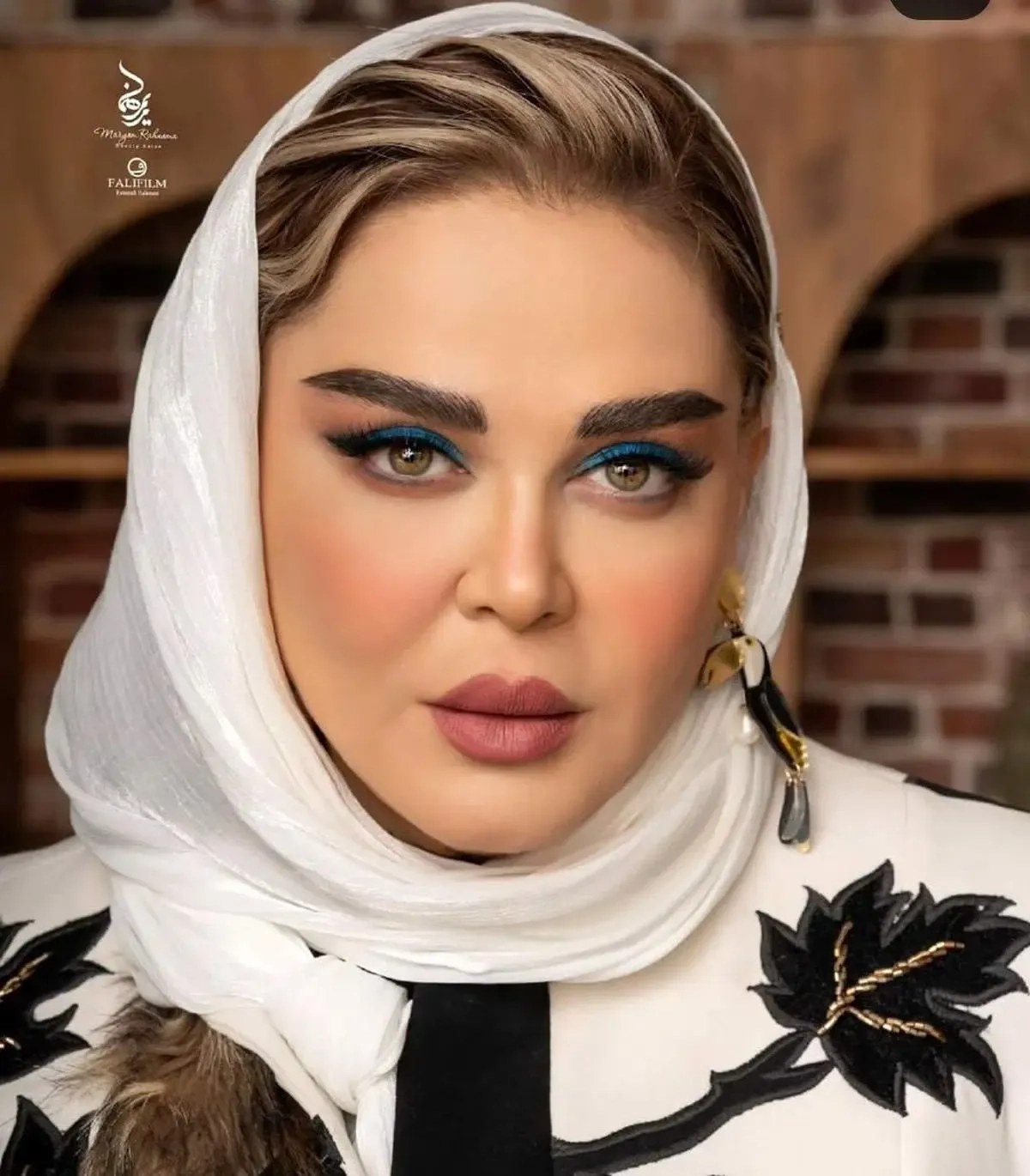 ببینید: بهاره رهنما با لباس باشکوه خود در جشن حافظ 