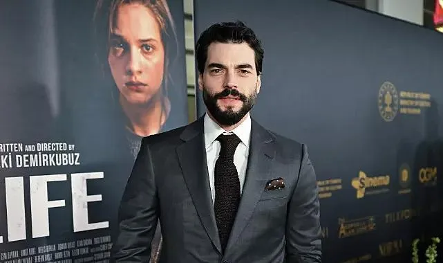 آکین آکینوزو 