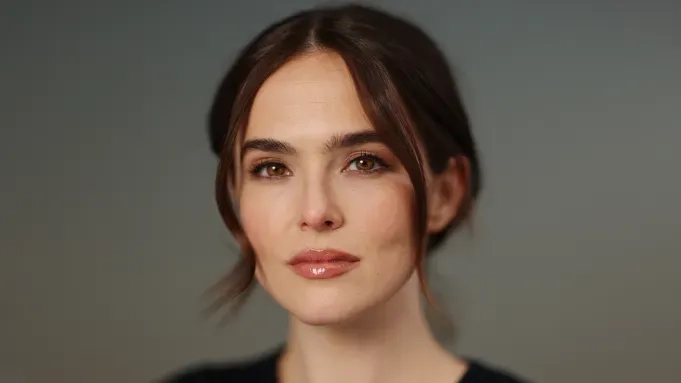 زویی دویچ در نقش معمار پیروزی؛ نتفلیکس حماسه جام جهانی ۱۹۹۹ را با «The 99’ers» زنده می‌کند 