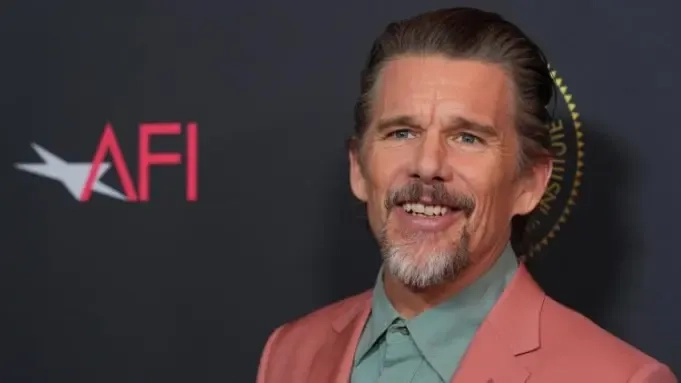 افتخاری دیگر برای ستاره «ماه آبی»؛ اتان هاوک جایزه هنرمند برجسته ۲۰۲۶ را دریافت می‌کند 