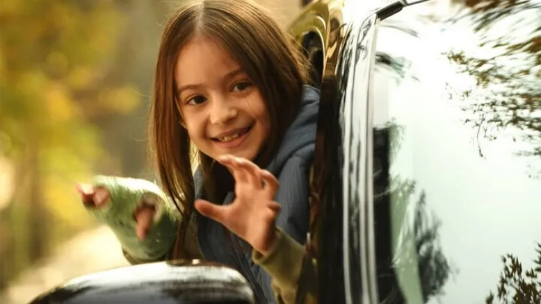 بنیتا افشاری ۸ ساله از تجربه بازی در «قایق سواری در تهران» می‌گوید