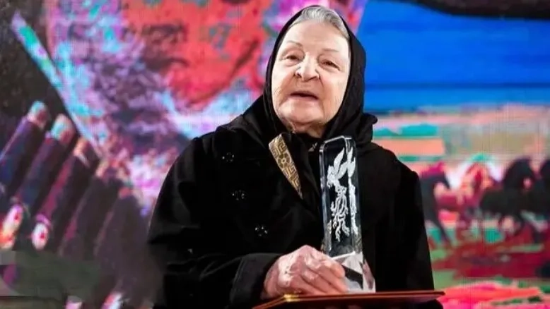 آزیتا لاچینی در مراسم بزرگداشت جشنواره فجر: دغدغه اصلی من نسل جوان است!