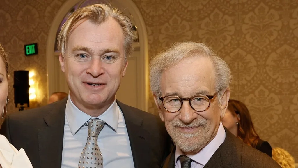 تقابل دو دیدگاه؛ کالبدشکافی تفاوت‌های فیلم‌نامه ۲۰۰۸ اسپیلبرگ و نسخه ۲۰۱۴ نولان