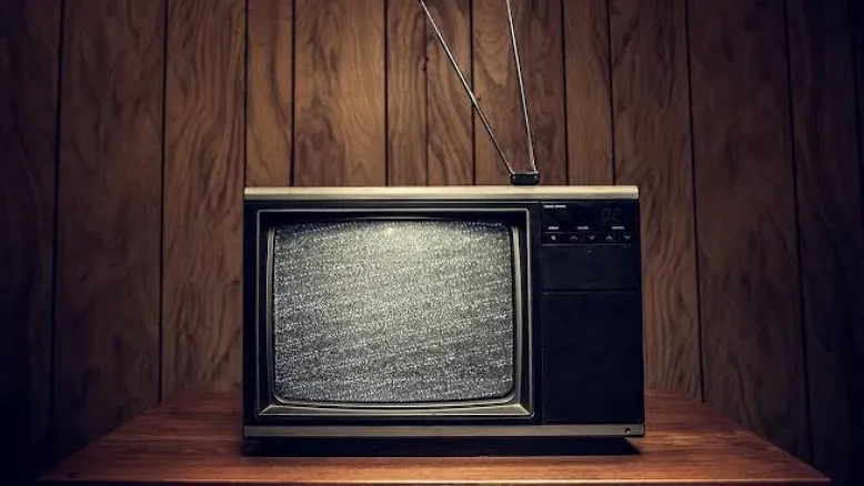 تلویزیون در روزهای ۲۳ و ۲۴ بهمن چه فیلم‌هایی پخش می‌کند؟