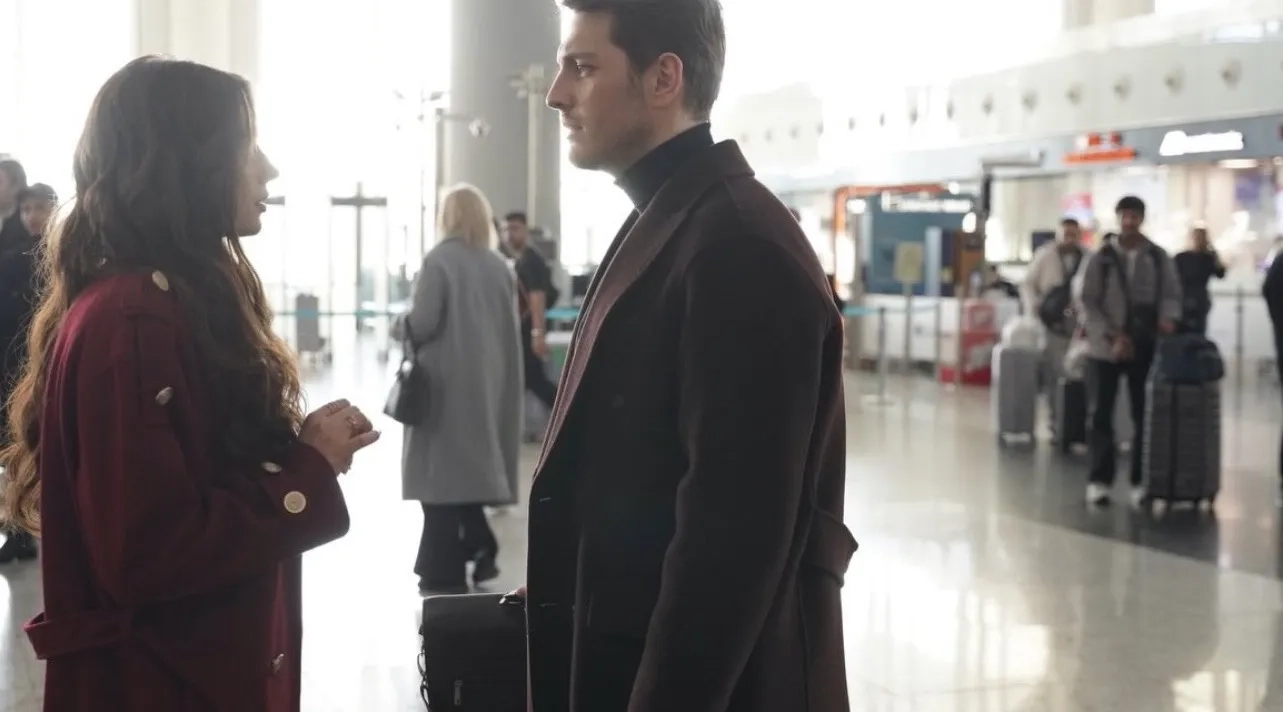 اتحاد ستارگان در استانبول؛ مینی‌سریال «Aynı Yağmur Altında» با بازی انگین آکیورک و آسلی انور معرفی شد