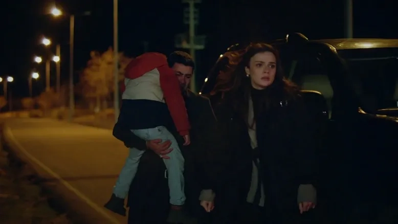 فراگمان اول قسمت پنجاه و یکم سریال شهر دور (Uzak Şehir) با زیرنویس فارسی 