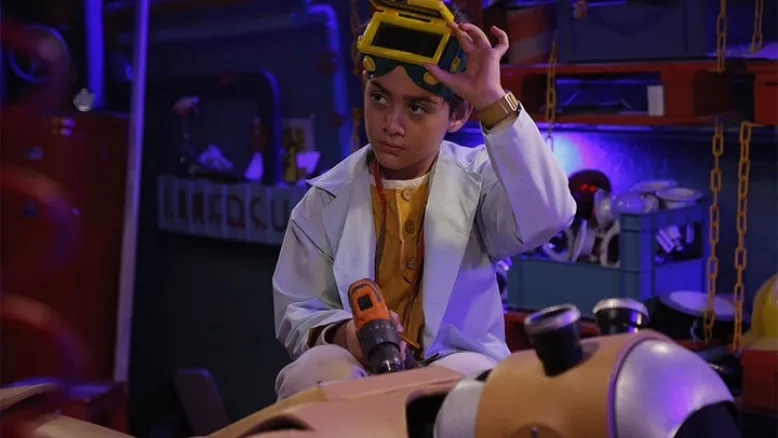 «هتل بسیار بسیار عجیب»؛ سریالی که بچه‌ها را با ابن‌سینا هم‌اتاق می‌کند