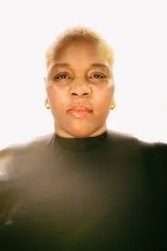 نیکی  لارنس