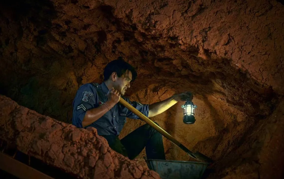 فیلم چینی لوله های آب خراب شده (Busted Water Pipes 2026)