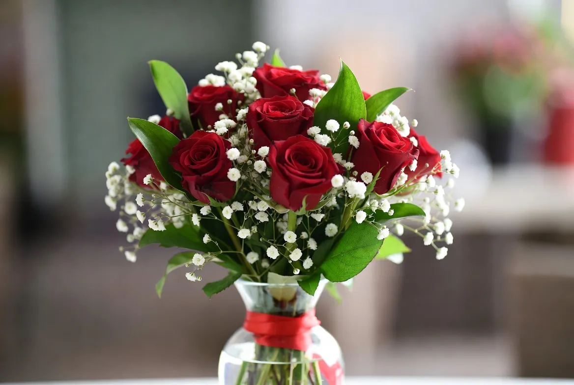 دسته گل رز و عروس