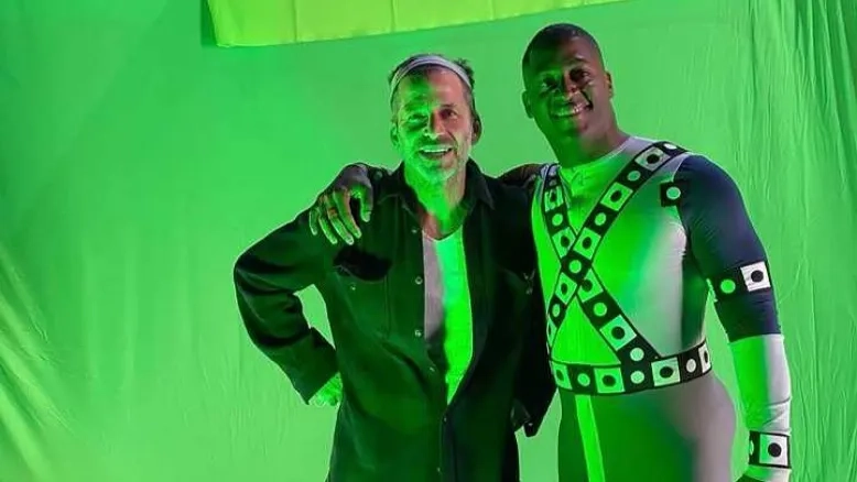 این تصویر جدید منتشر شده از سریال Lanterns حرف‌های زیادی برای گفتن دارد 