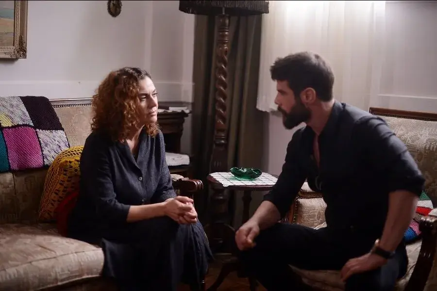 سریال ترکی یک تند باد (Bir Deli Rüzgar 2018)