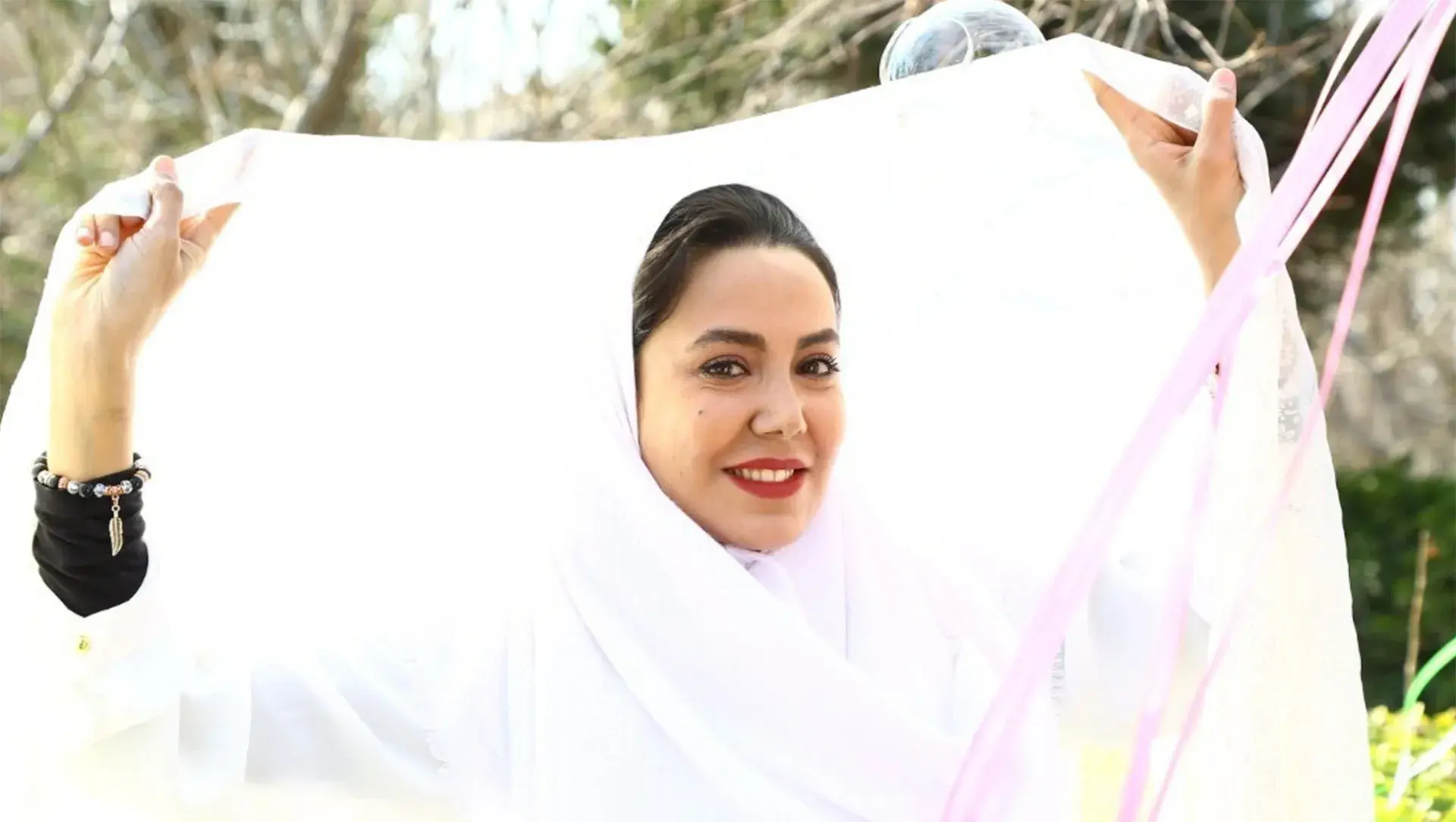 فیلم اینجا هم باران می بارد (Inja Ham Baran Mibarad 2019)