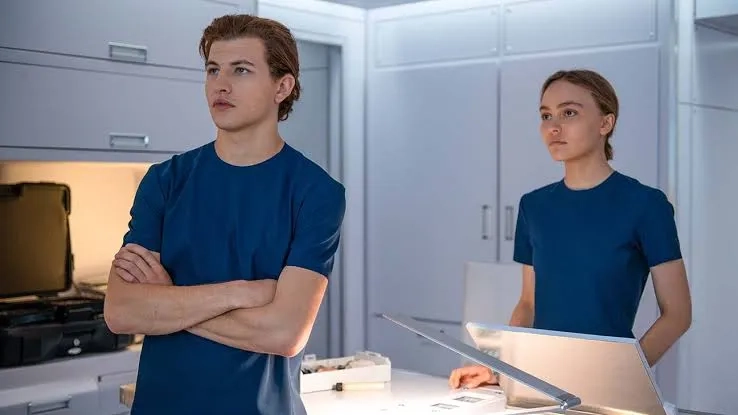 فیلم وویجرها (Voyagers 2021)