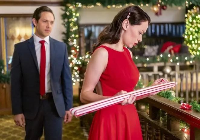 فیلم آرشه کریسمس (The Christmas Bow 2020)
