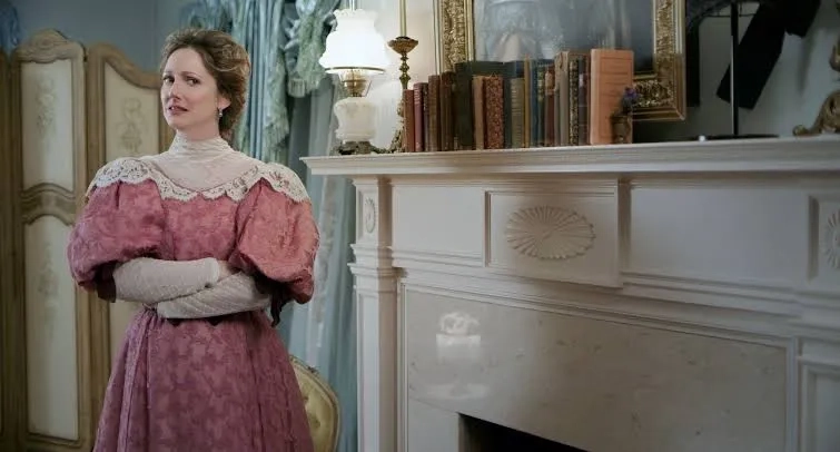فیلم بانوی عمارت (Lady of the Manor 2021)
