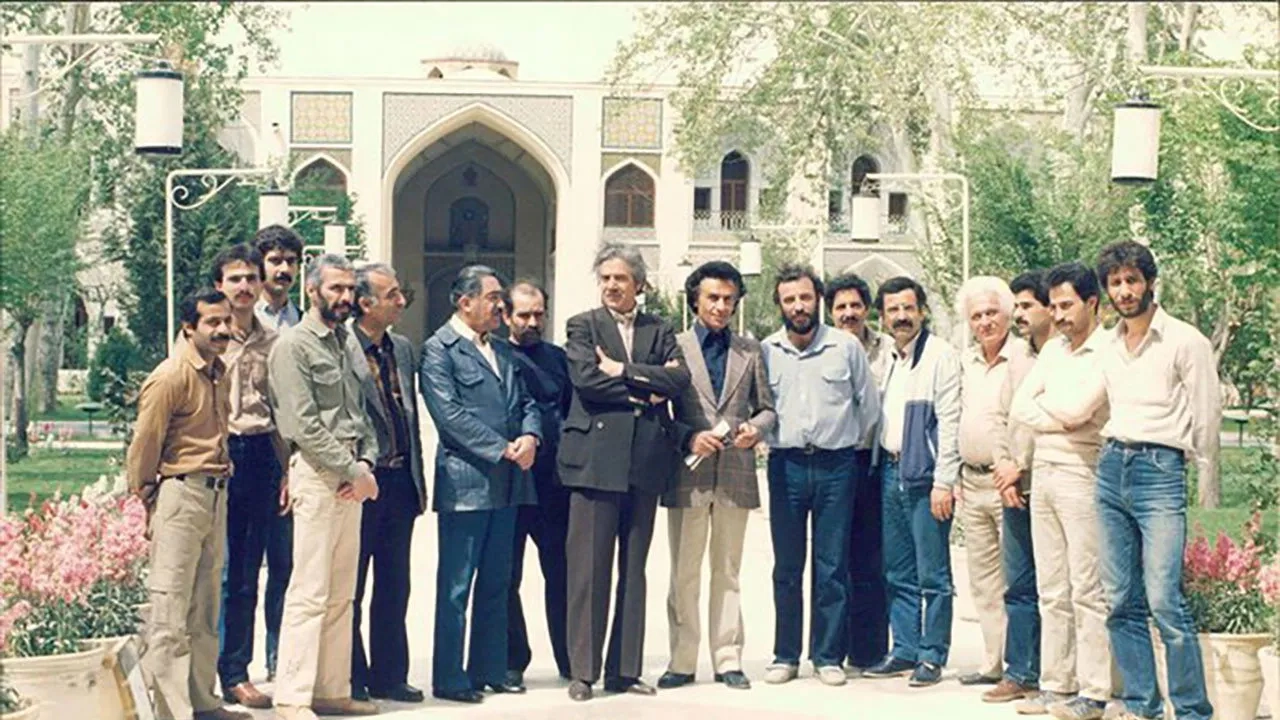 فیلم جعفرخان از فررنگ برگشته (Jafar Khan az farang bargashte 1985)