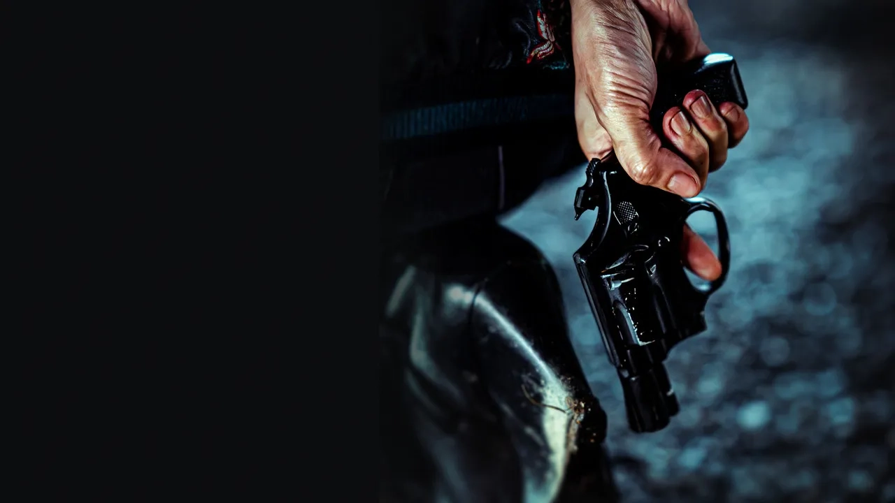 فیلم هفت تیر (Revolver 2005)