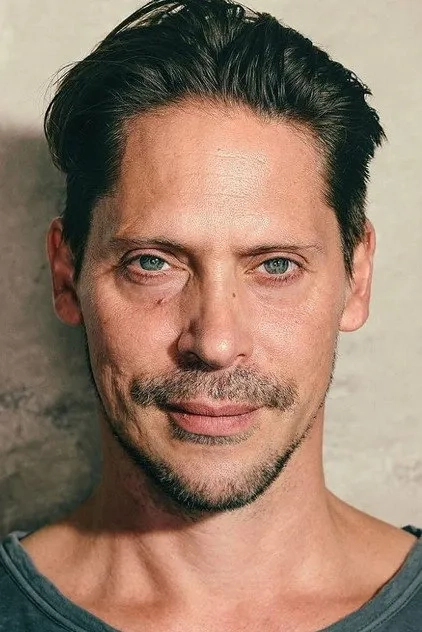 نیل نیوبون