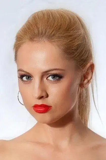 یانینا استودیلینا
