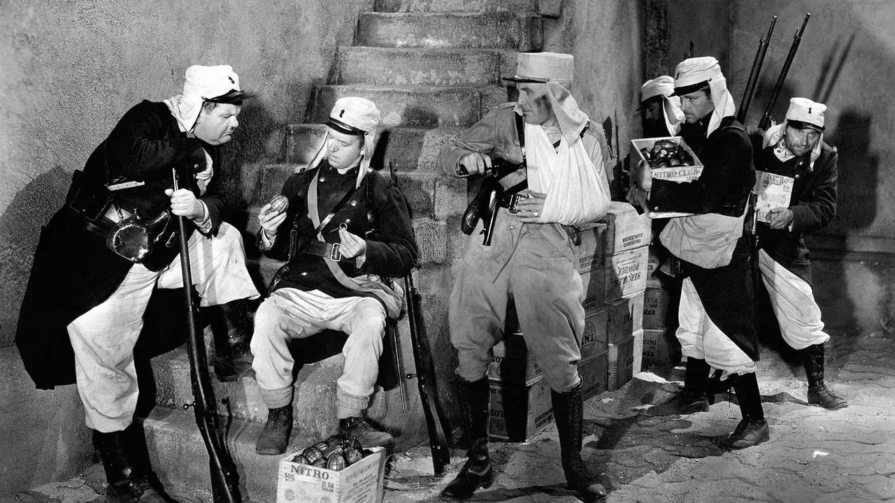 فیلم لورل و هاردی : دو سرباز (Beau Hunks 1931)