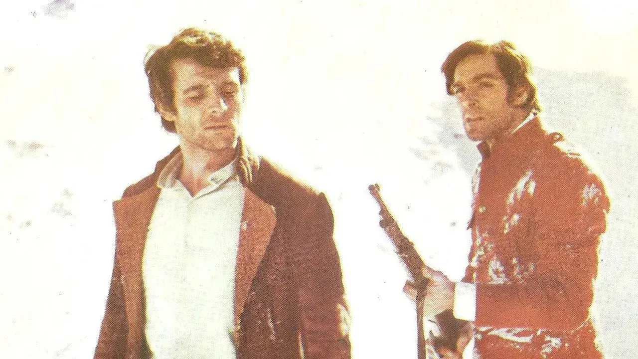 کت قرمز 1975