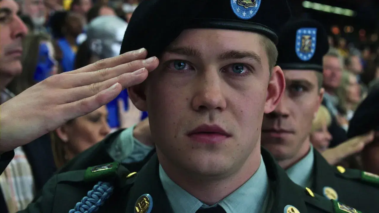 فیلم پیاده‌روی طولانی بیلی لین بین دو نیمه (Billy Lynn's Long Halftime Walk 2016)