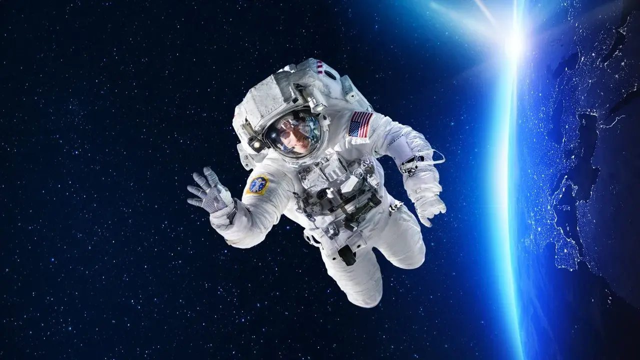 مستند سریالی در میان ستاره‌ها (Among the Stars 2021)