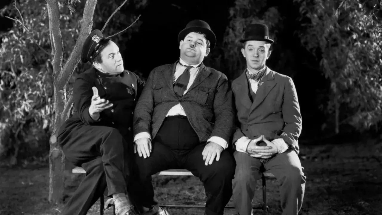فیلم لورل و هاردی: جغدهای شب (Night Owls 1930)