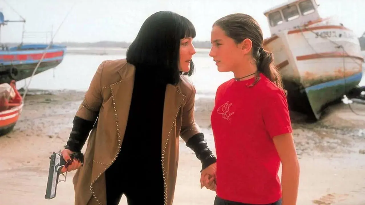 فیلم آژیر قرمز (The Red Siren 2002)