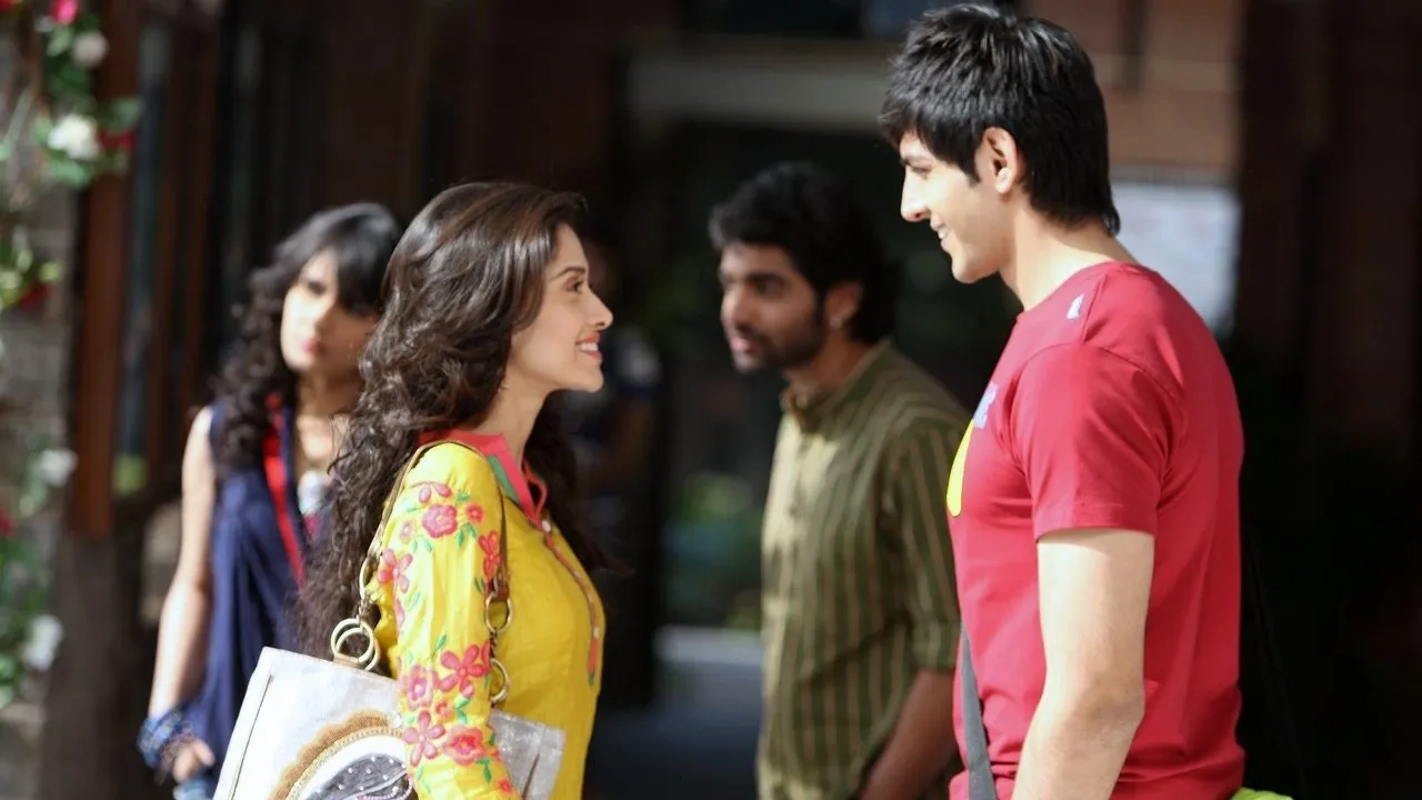 فیلم آکاش وانی	(Akaash Vani 2013)