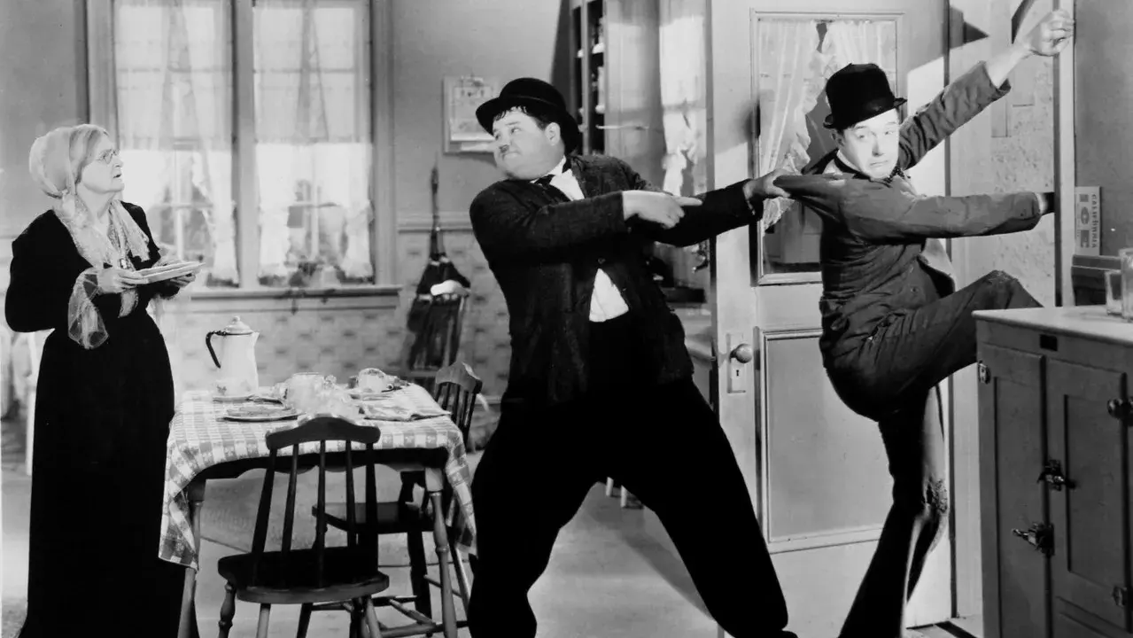 فیلم لورل و هاردی : یک حرکت صحیح (One Good Turn 1931)