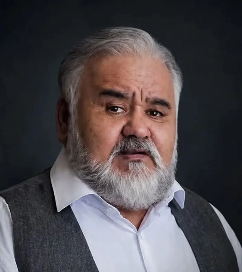 گریه‌ها و بی‌قراری‌های مادر و خانواده زنده‌یاد اکبر عبدی بر سر مزار او