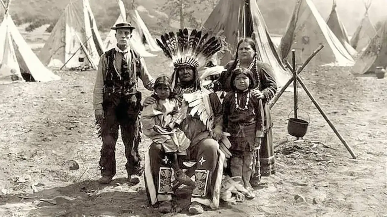 فیلم رنگ‌پریده (The Paleface 1922)